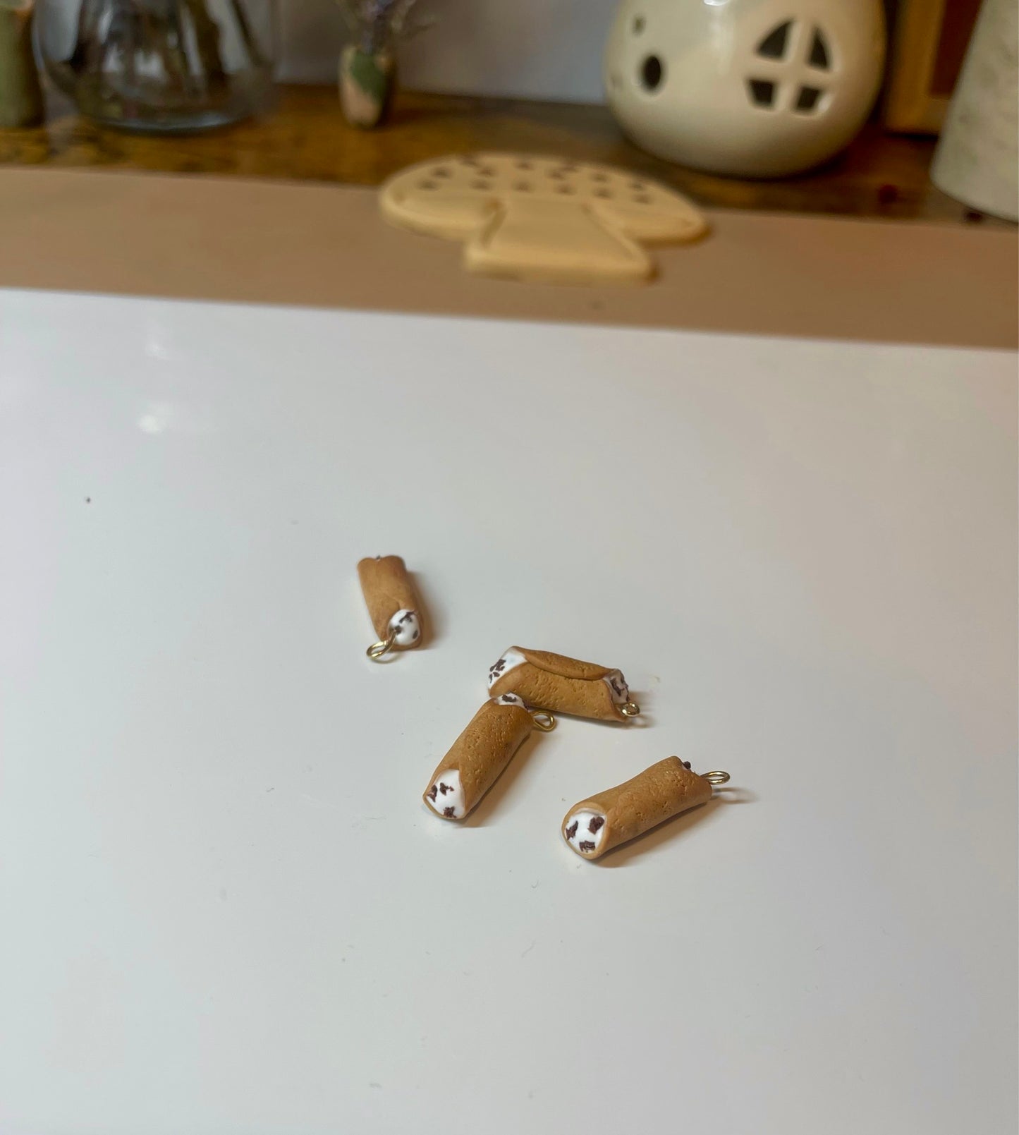 Cannoli Kindle Charm